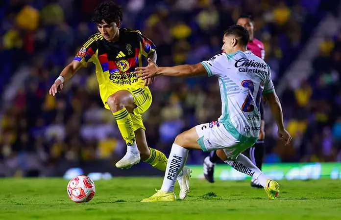 América gana y se acerca a la cima