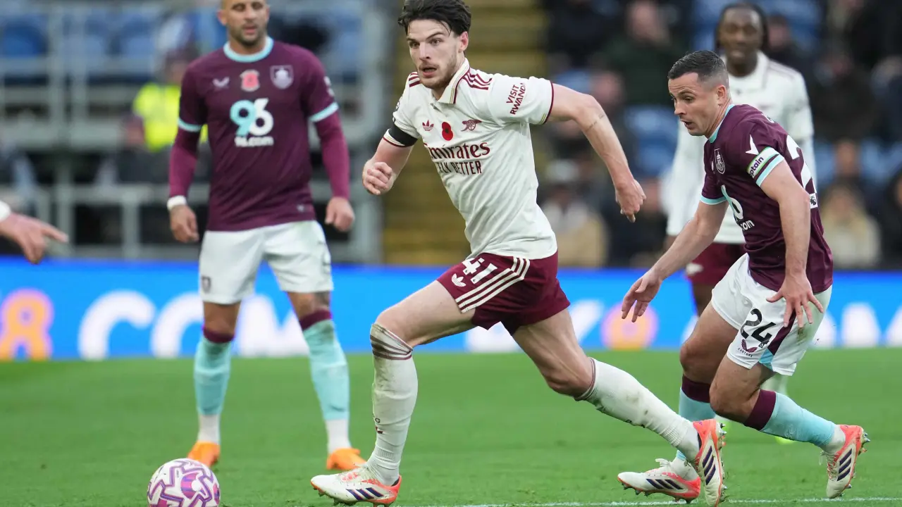 Arsenal lidera la Premier League con victorias contundentes