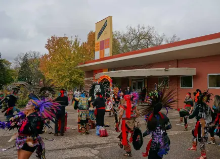 Comunidades latinas celebran el Día de Muertos en Estados Unidos Comunidades latinas celebran el Día de Muertos en Estados Unidos