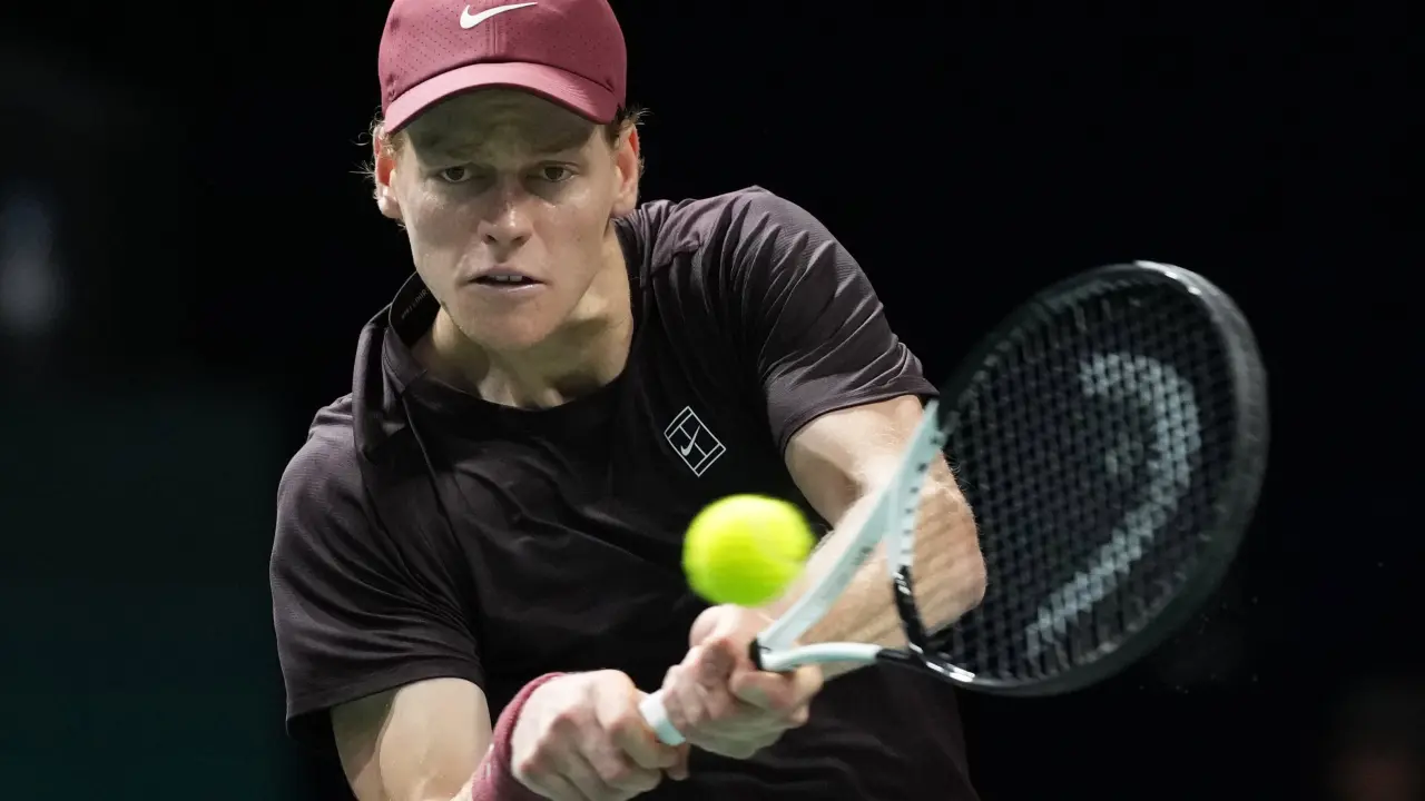Jannik Sinner avanza a la final del Masters de París tras vencer a Zverev