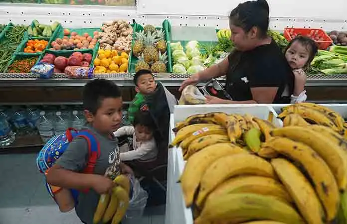 Miles en EU, en crisis por el cierre