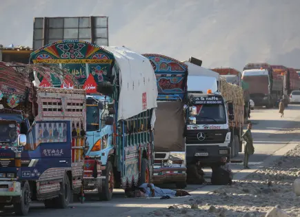 Reapertura parcial del cruce fronterizo de Torkham para refugiados afganos Reapertura parcial del cruce fronterizo de Torkham para refugiados afganos