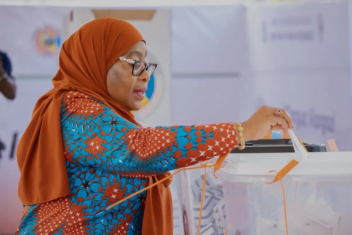 Samia Suluhu Hassan gana polémicas elecciones en Tanzania