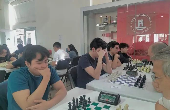 Ajedrecistas de UASLP destacan en torneo