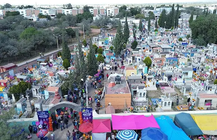 Avanza sin incidentes Día de Muertos en Villa de Pozos