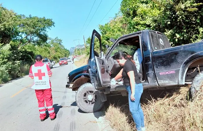 Familia sufre accidente en la Valles-Naranjo