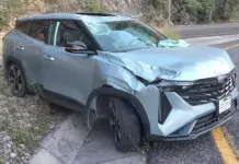 Fotos: Estrellan camioneta en un cerro de la autopista Valles-Ray&oacute;n