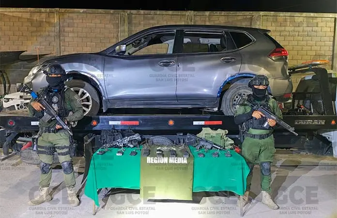 Camioneta con armas asegurada en Rioverde.