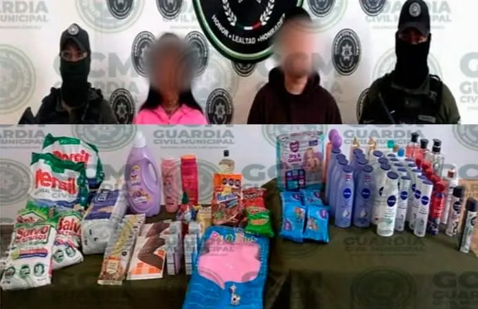 Pareja de farderos es atrapada en una Aurrerá