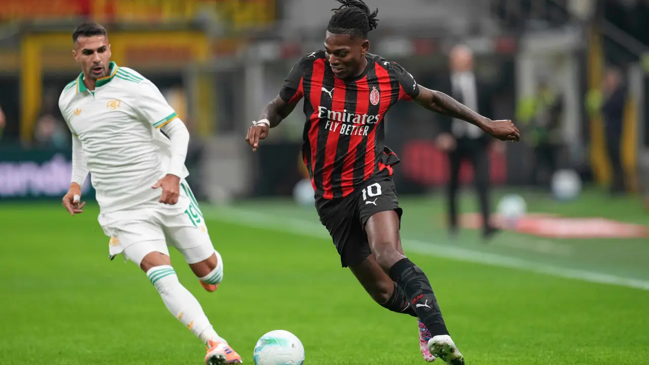 Rafael Leão anota gol decisivo en triunfo del AC Milan sobre la Roma