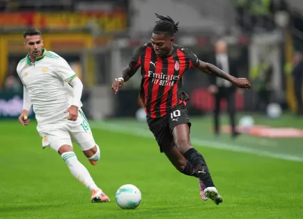 Rafael Leão anota gol decisivo en triunfo del AC Milan sobre la Roma