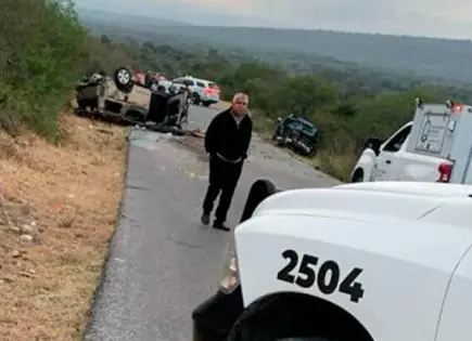 Seis muertos, deja un choque entre camionetas