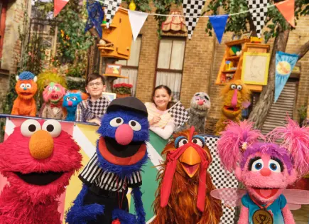 Sesame Street estrena su temporada 56 con Bubba Wallace y carreras de pollos Sesame Street estrena su temporada 56 con Bubba Wallace y carreras de pollos