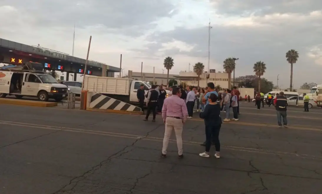 Transportistas marchan al Zócalo por compañero desaparecido en Edomex
