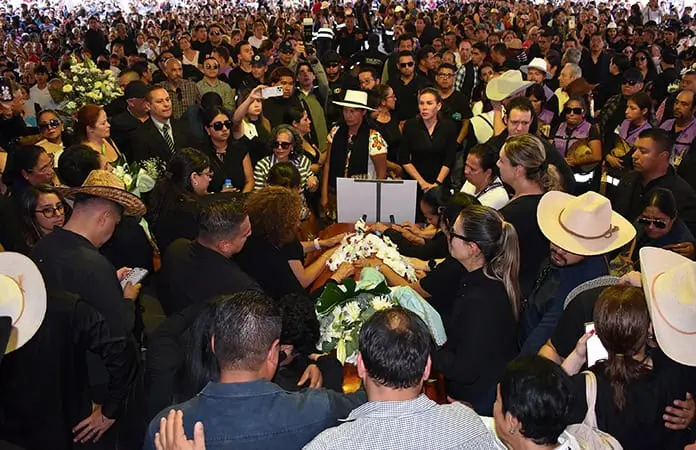 Uruapan exige justicia para su alcalde muerto