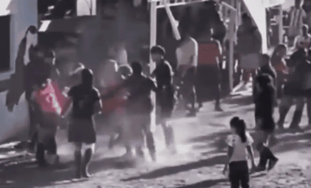 El partido terminó entre empujones y gritos / Foto: Captura de video