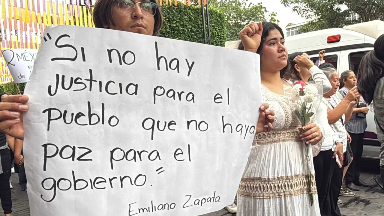 Marchan por segundo día en Morelia tras homicidio de alcalde