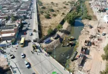 Arrancan entubamiento de canal de aguas negras en Los Silos