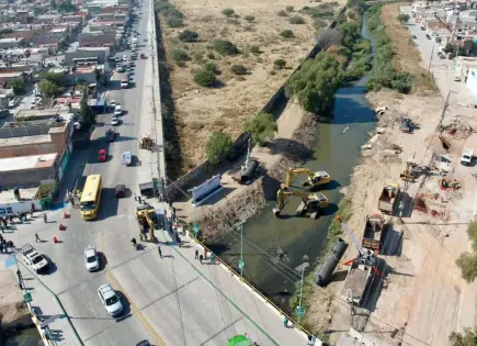 Arrancan entubamiento de canal de aguas negras en Los Silos