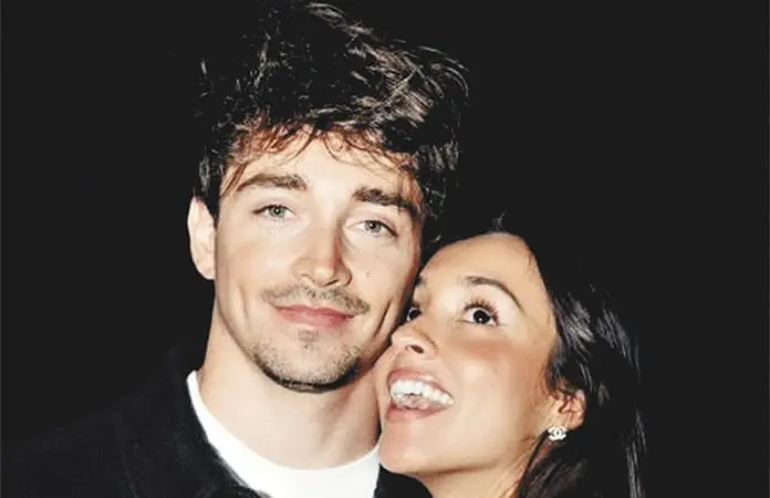 CHARLES Y ALEXANDRA SE COMPROMETEN