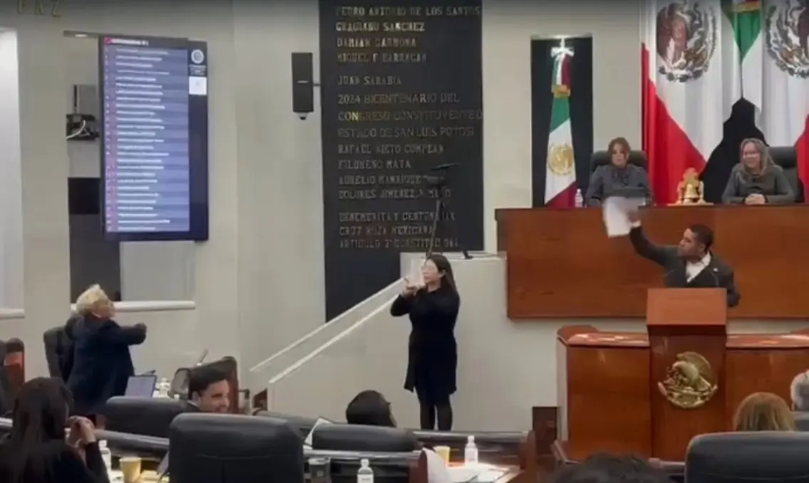 Video: Chocan Morena y PRI en Congreso por homicidio de alcalde de Uruapan