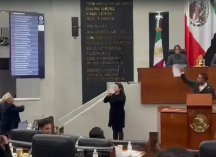 Video: Chocan Morena y PRI en Congreso por homicidio de alcalde de Uruapan