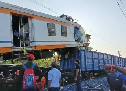 Choque de tren de pasajeros con tren de carga deja al menos 8 muertos en India Choque de tren de pasajeros con tren de carga deja al menos 8 muertos en India