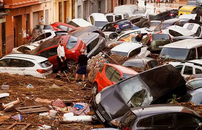 Dimite presidente de Valencia, tras protestas