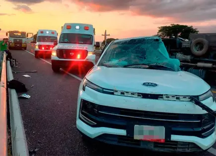 Fallece mujer en fuerte choque automovilístico
