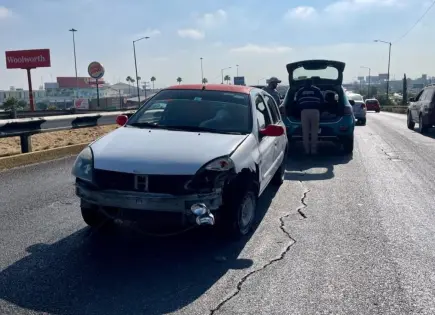 Aparatoso choque en puente de Gálvez; sólo daños