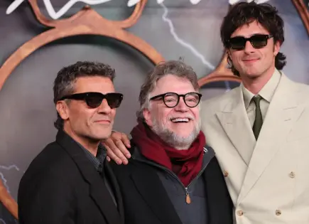 Guillermo del Toro presenta su película Frankenstein en México