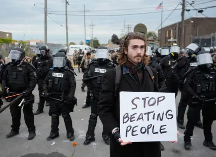 Juez analiza testimonios sobre condiciones inhumanas en centro de inmigración de Chicago Juez analiza testimonios sobre condiciones inhumanas en centro de inmigración de Chicago
