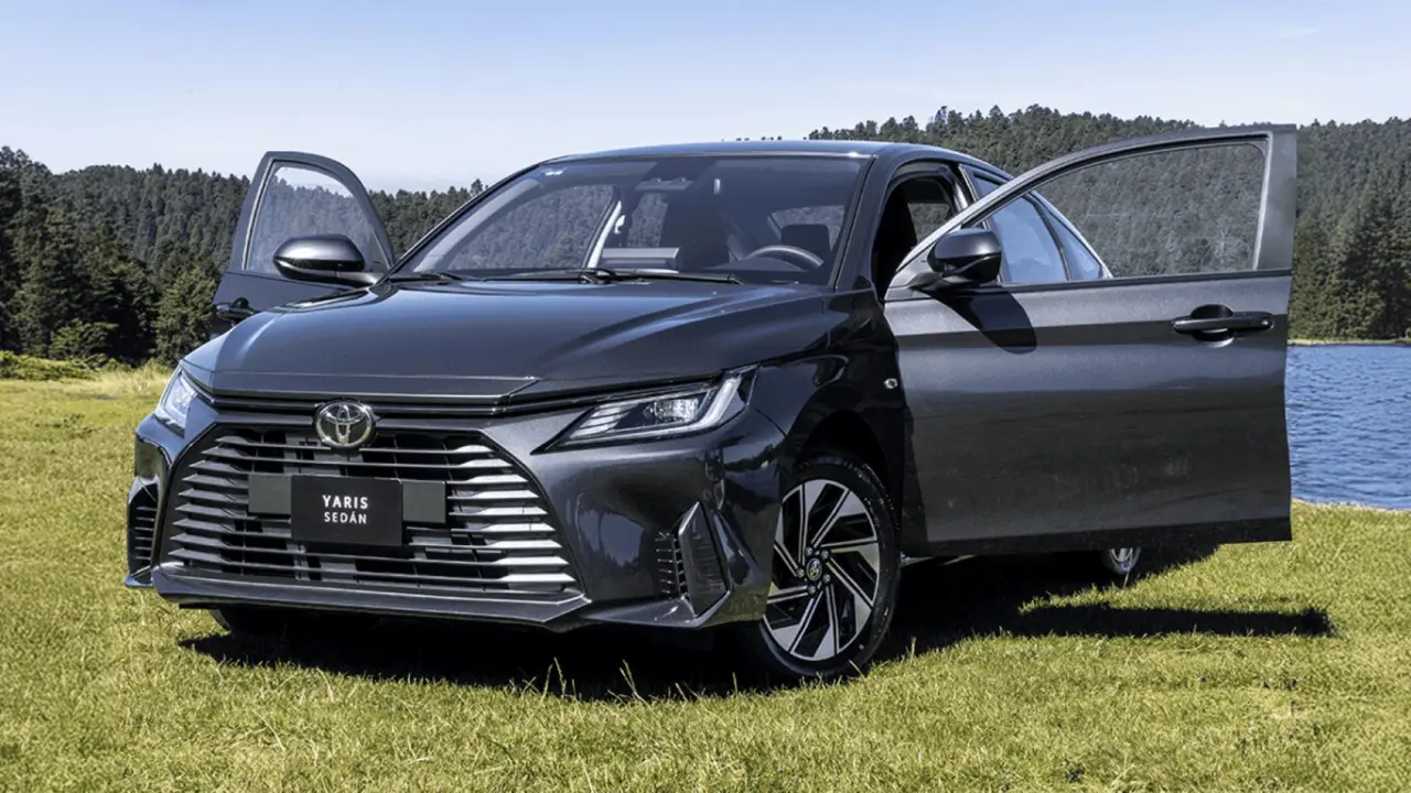Toyota lanza en México el Yaris Sedán Híbrido 2026