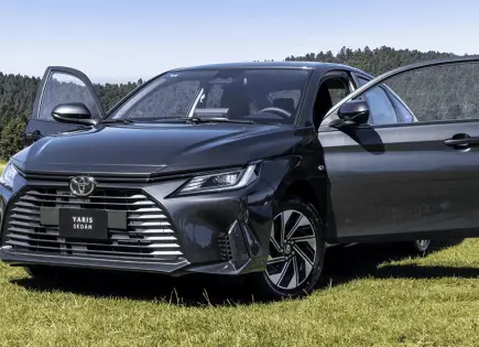 Toyota lanza en México el Yaris Sedán Híbrido 2026