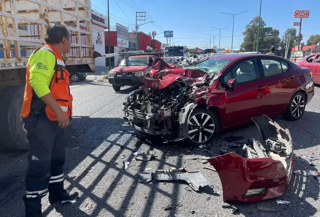 Tres lesionados en fuerte choque sobre carretera a Rioverde