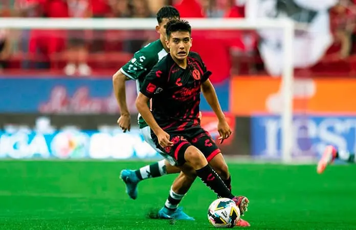 Xolos le pone precio a Gilberto Mora