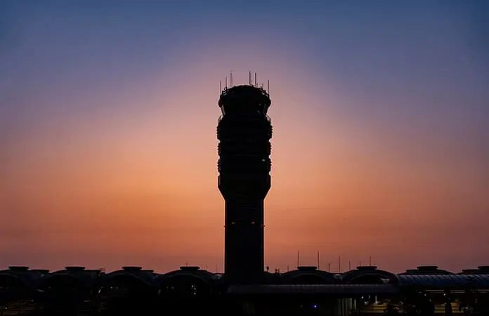 Amenaza de bomba detiene vuelos