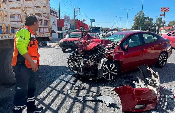 Choque en carretera a Rioverde deja 3 heridos