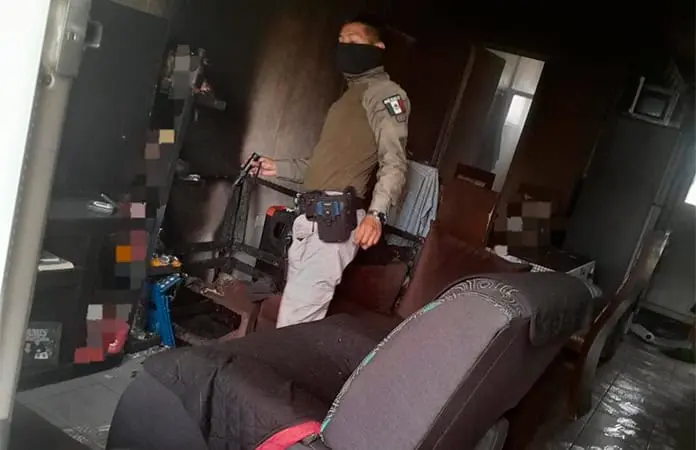 Incendio en condominio causa fuertes daños