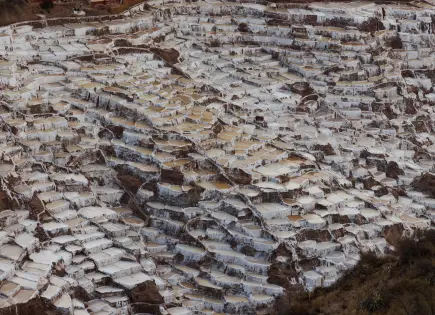 Minería de sal en Perú: tradiciones andinas en Maras