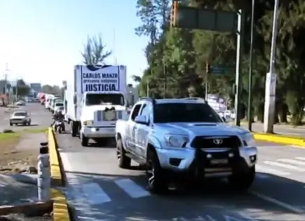 Transportistas marchan en Uruapan por la paz y justicia