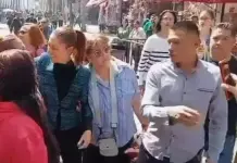 Video | Sujeto acosa a la Presidenta durante caminata en CDMX