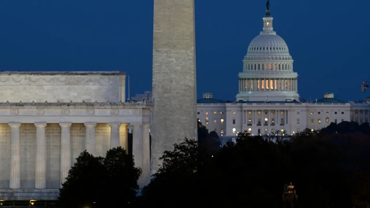 Donald Trump presiona a senadores republicanos para resolver cierre de gobierno