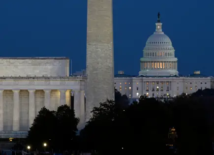 Donald Trump presiona a senadores republicanos para resolver cierre de gobierno