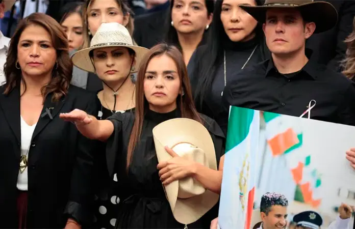 Grecia Quiroz llega a Uruapan en medio de un dispositivo de seguridad