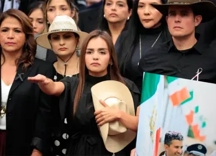 Grecia Quiroz toma juramento como alcaldesa de Uruapan