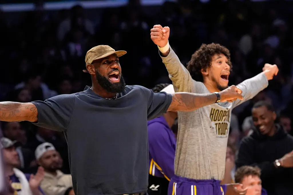 LeBron James listo para debutar con los Lakers