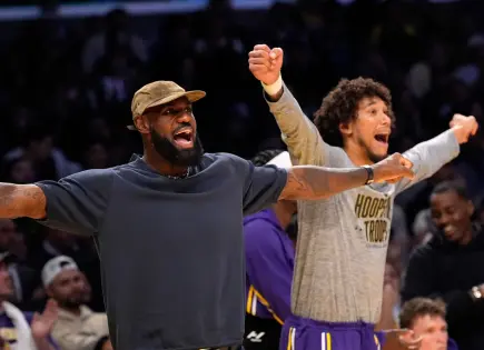 LeBron James listo para debutar con los Lakers