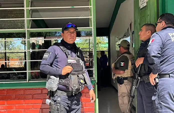 Operativo policiaco en el CBTA 52