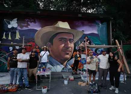 Pintan mural en honor a Carlos Manzo